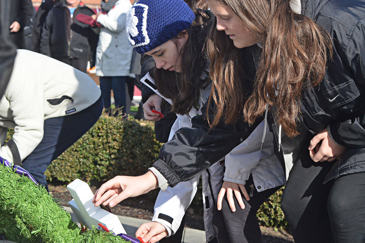 14352399_web1_181111-LAD-CityRemembrance2