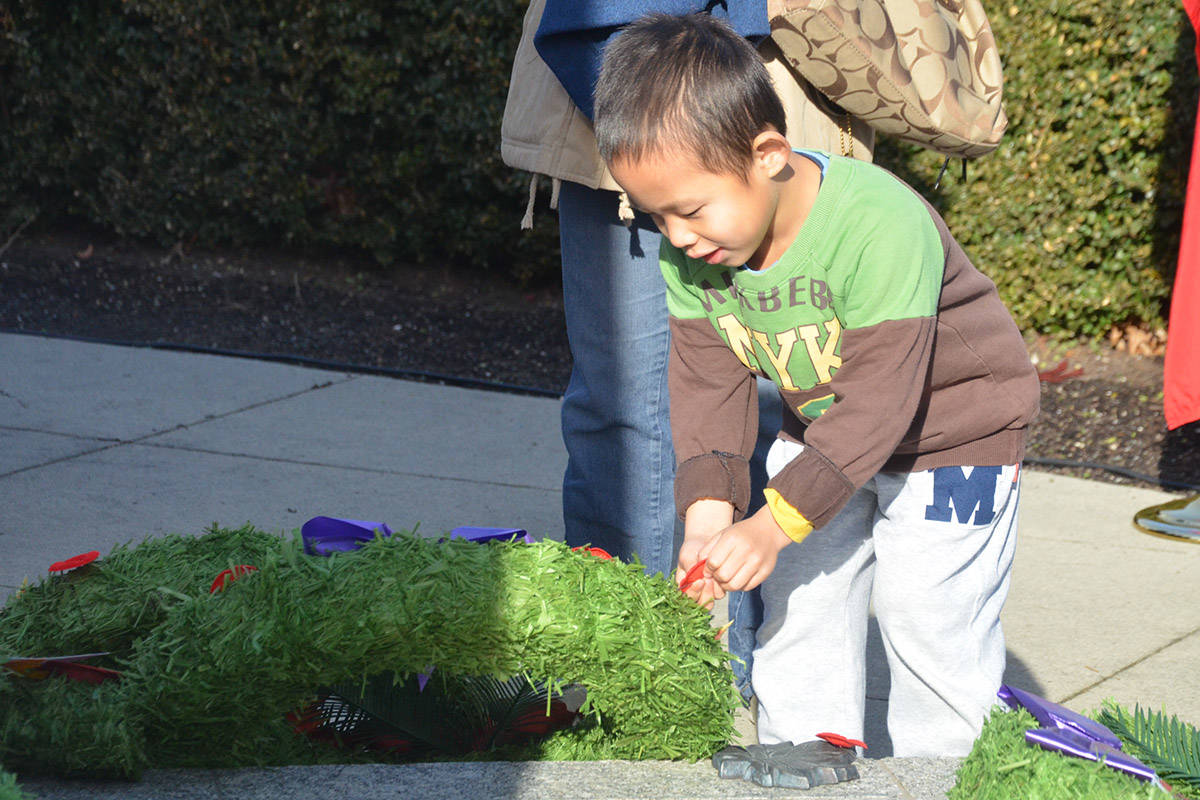 14352399_web1_181111-LAD-CityRemembrance3