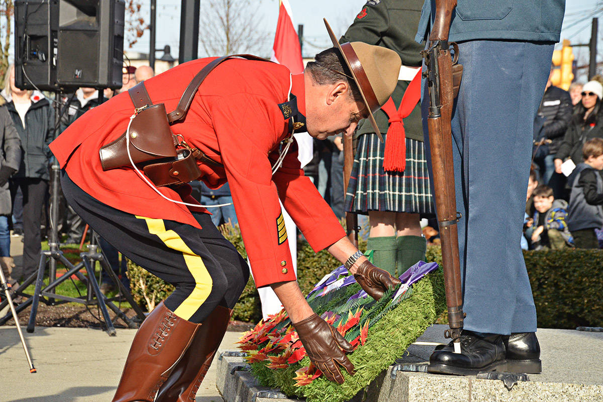 14352399_web1_181111-LAD-CityRemembrance5