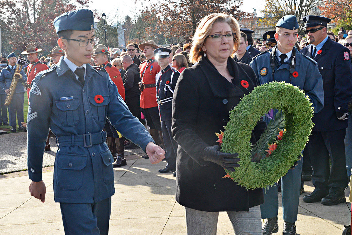 14352399_web1_181111-LAD-CityRemembrance8