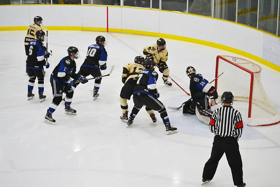 14790166_web1_181220-ALT-Kodiaks-Pilots-tie_2