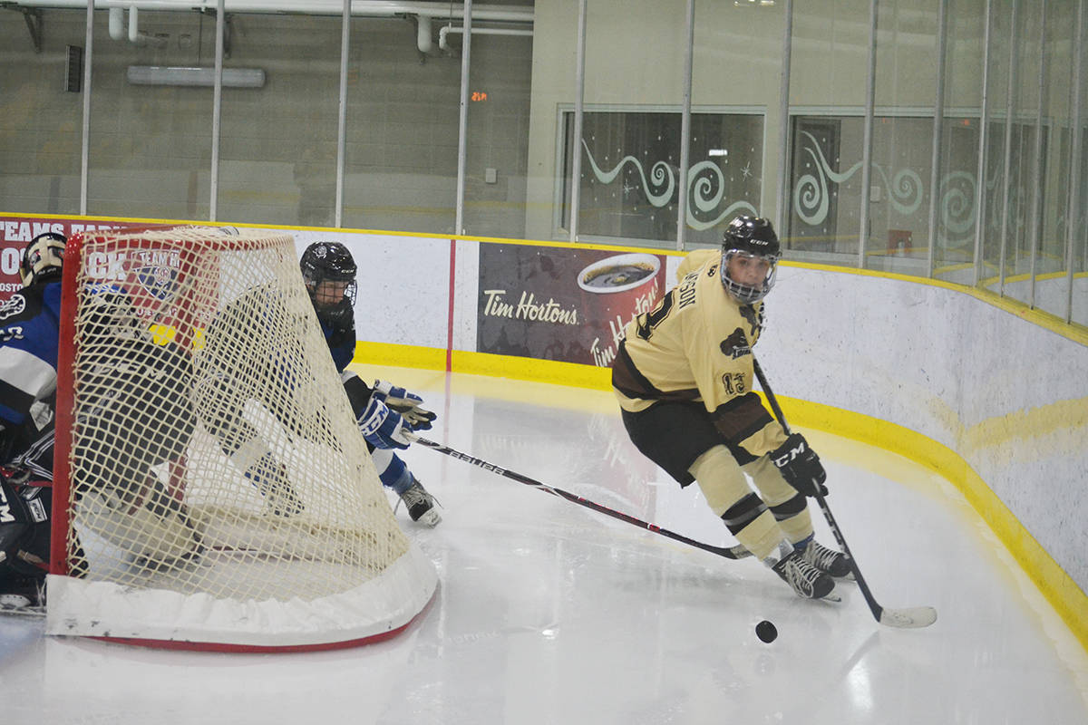 14790166_web1_181220-ALT-Kodiaks-Pilots-tie_5