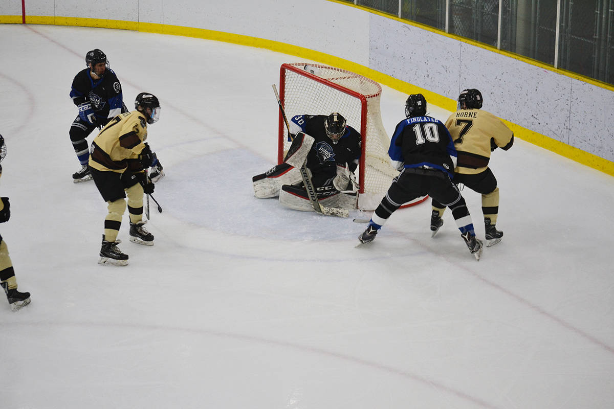 14790166_web1_181220-ALT-Kodiaks-Pilots-tie_7