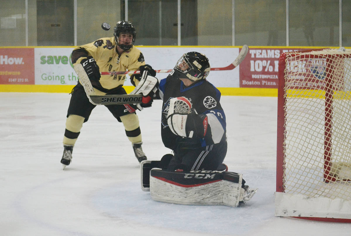 14790166_web1_181220-ALT-Kodiaks-Pilots-tie_8