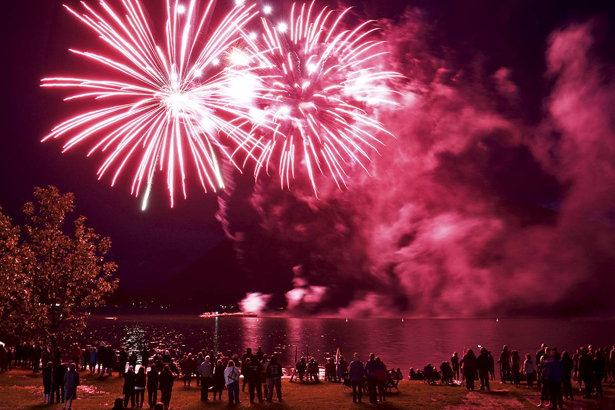 14856017_web1_180701-SAA-Canada-Day-Fireworks-Canoe2-N