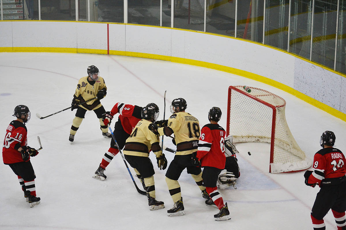 15099799_web1_190110-ALT-Kodiaks-down-Panthers_5