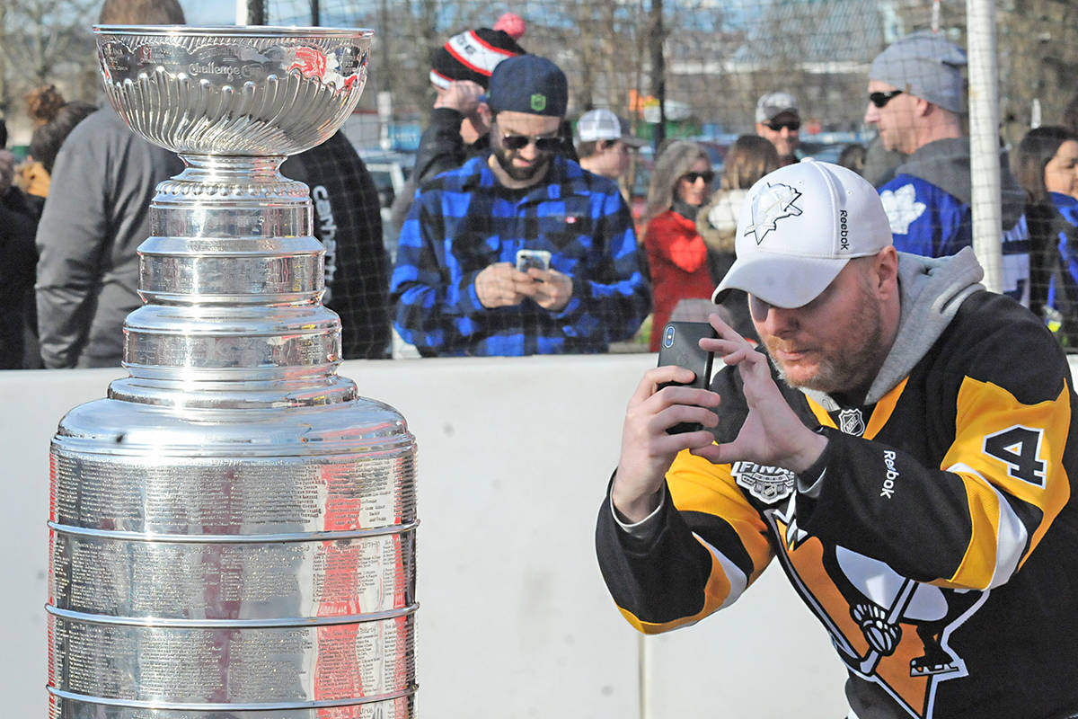 15114821_web1_190112-LAT-Hockey-tour-Stanley-Cup