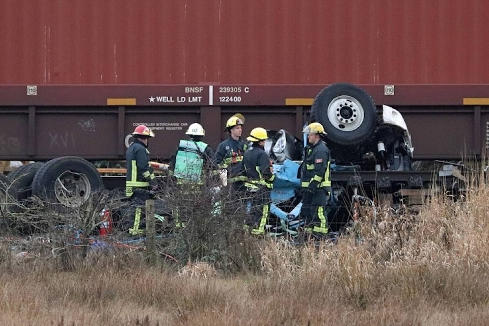 15121022_web1_copy_190117-NDR-M-Truck-train-accident