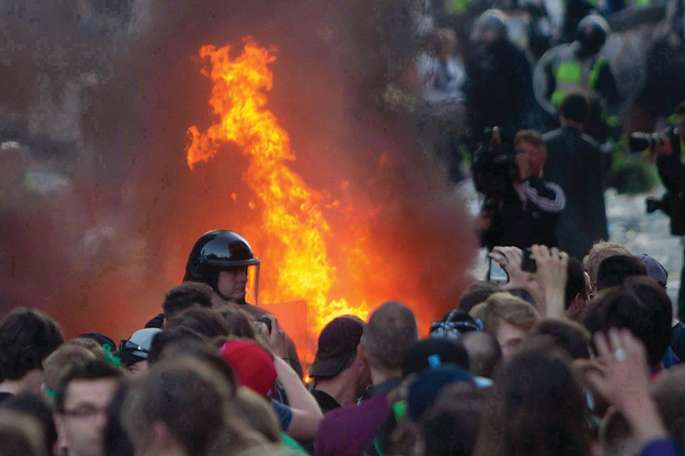 15175175_web1_160119-CANADA-Stanley-Cup-Riot-PIC