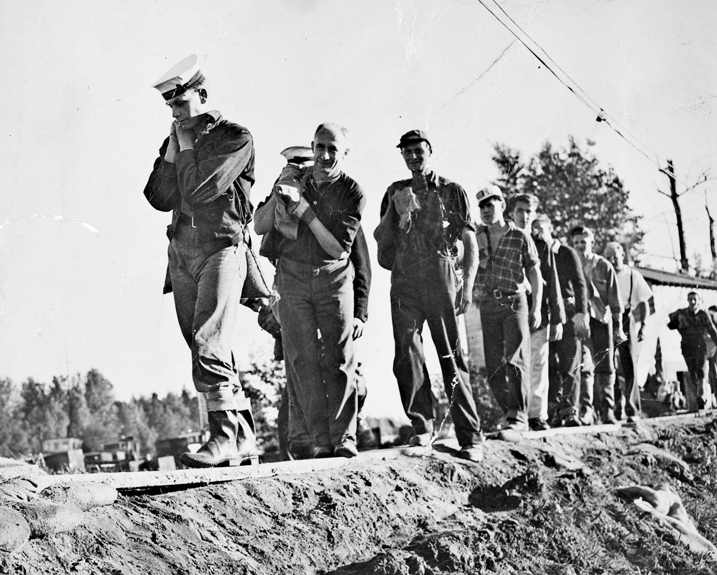 10727393_web1_001422FloodWorkers1948