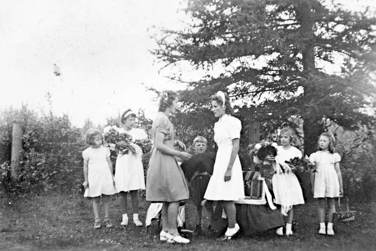 10727393_web1_copy_001418LochielMayDay1942