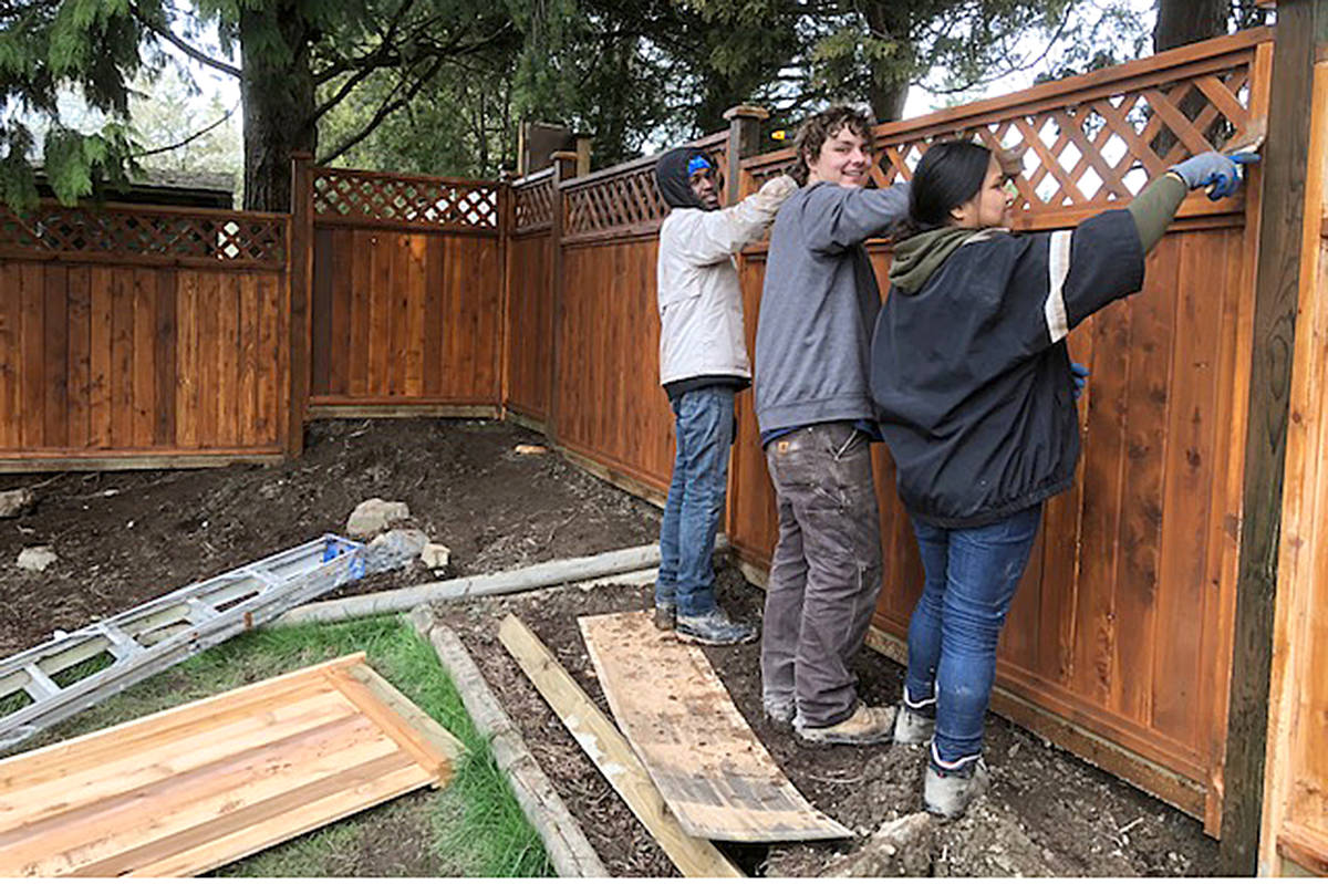 11558900_web1_New-Fence-Kids-1