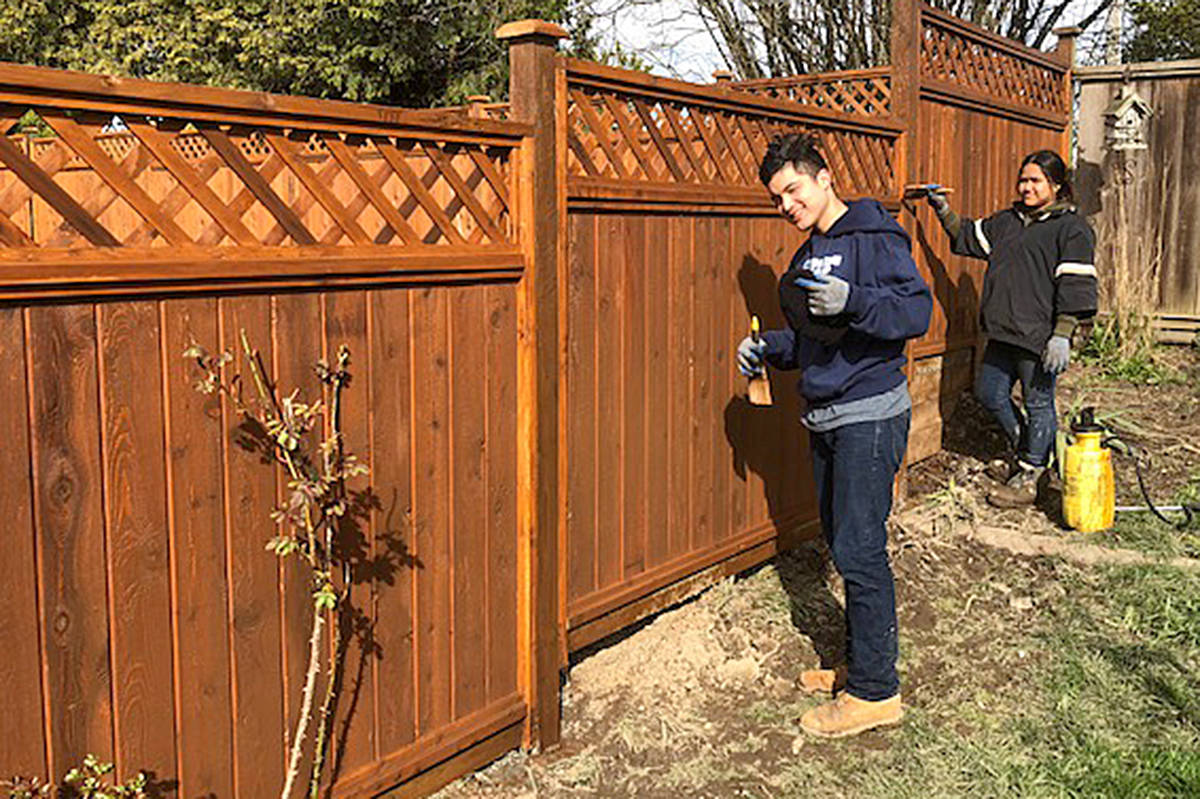 11558900_web1_New-Fence-Kids-2