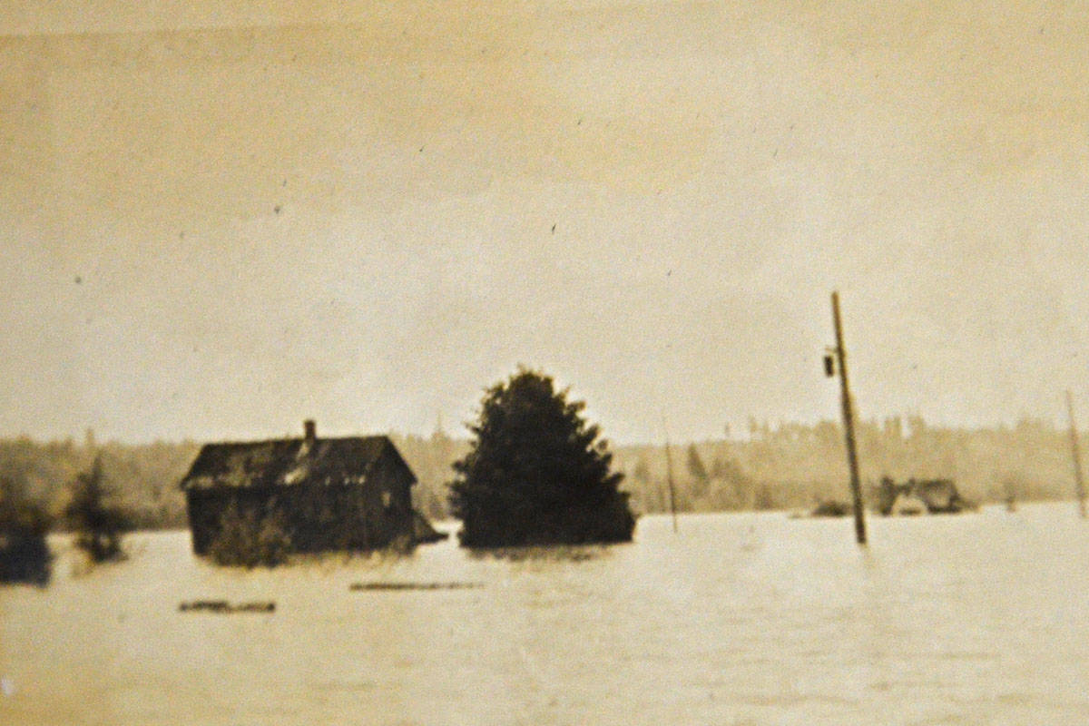 11938361_web1_180517-LAD-1948Flood1