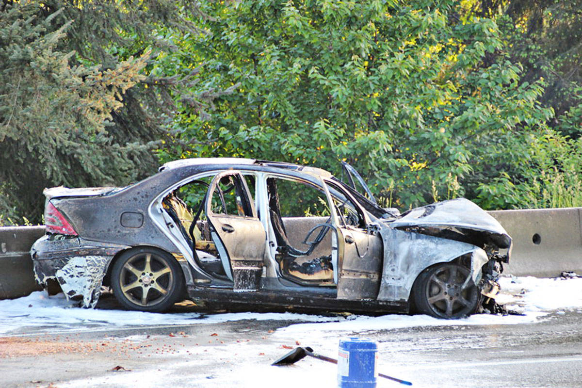 12043304_web1_180524-LAD-highwayCrashFire_3