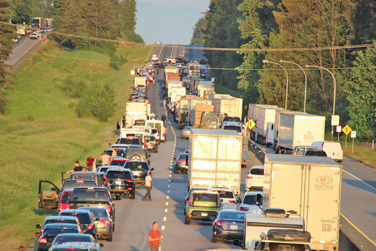 12043304_web1_180524-LAD-highwayCrashFire_6