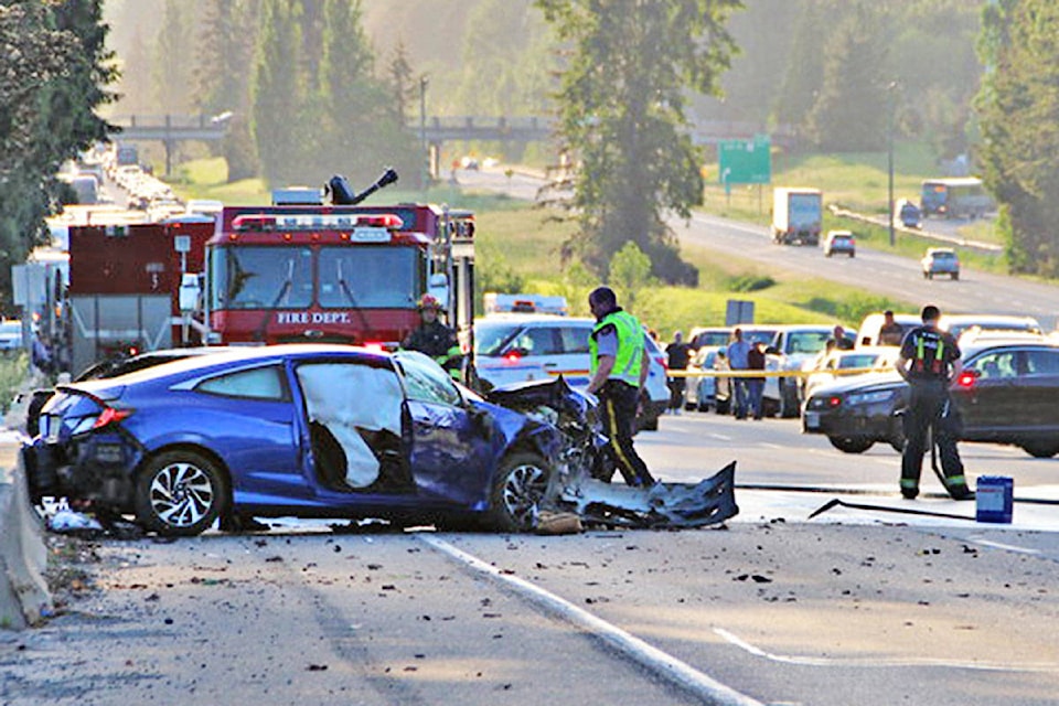 12043304_web1_180524-LAD-highwayCrashFire_7