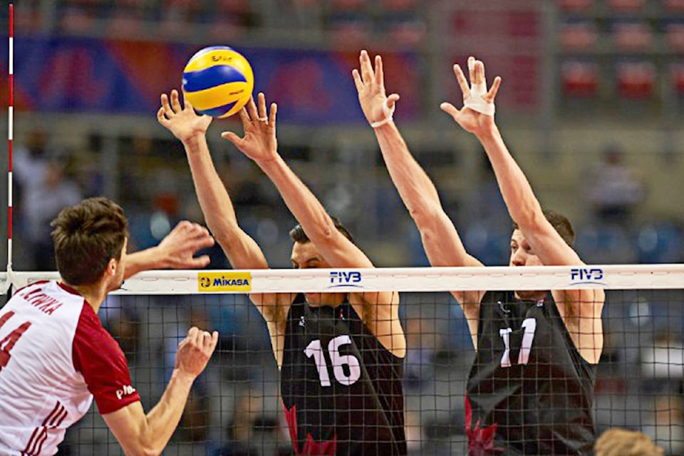 12118693_web1_180530-LAD-Volleyball