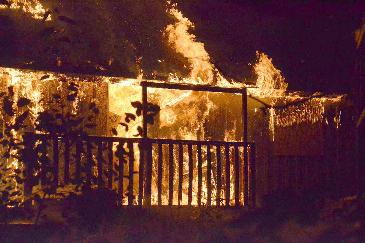 12634389_web1_180707-LAD-willoughbyHouseFire_3