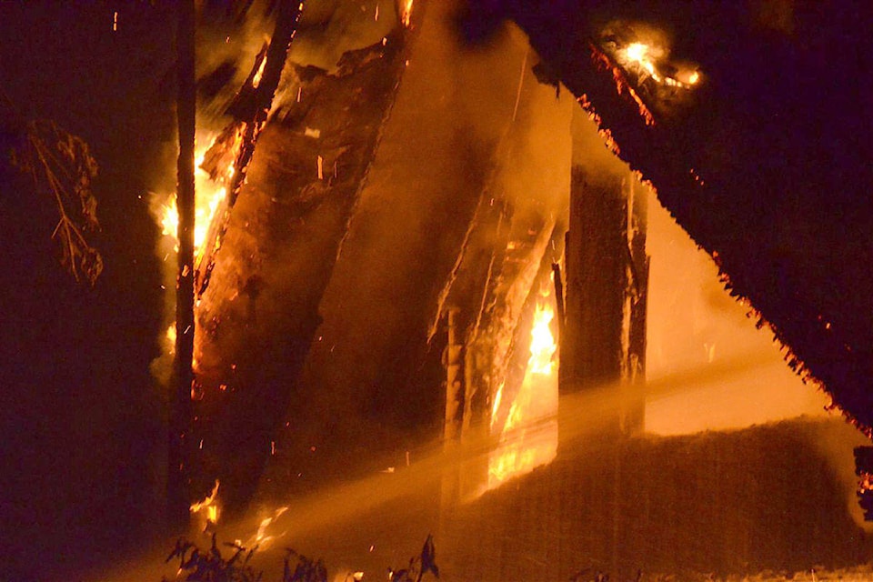 12634389_web1_180707-LAD-willoughbyHouseFire_4