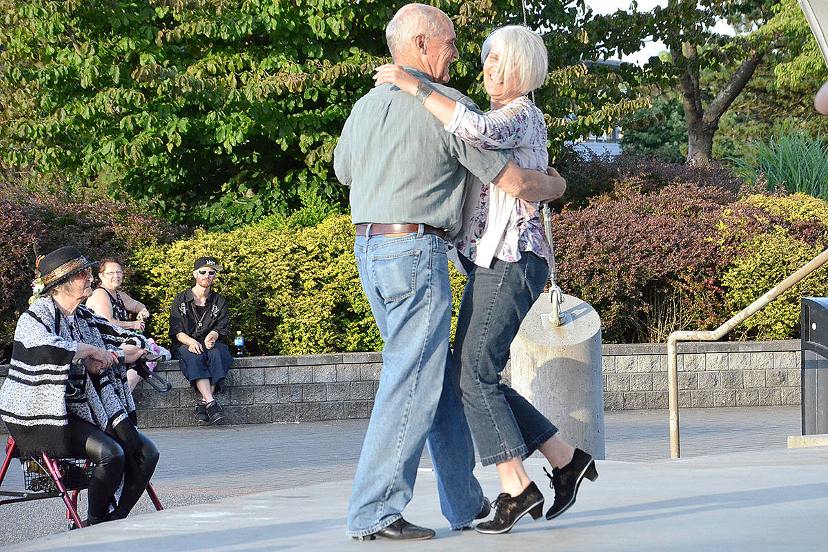 12697761_web1_Dance1C