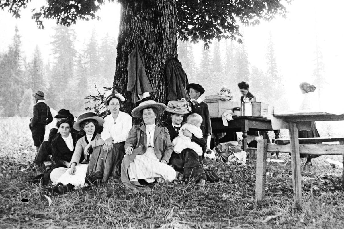 12712387_web1_copy_180711-LAD-Picnic1910s