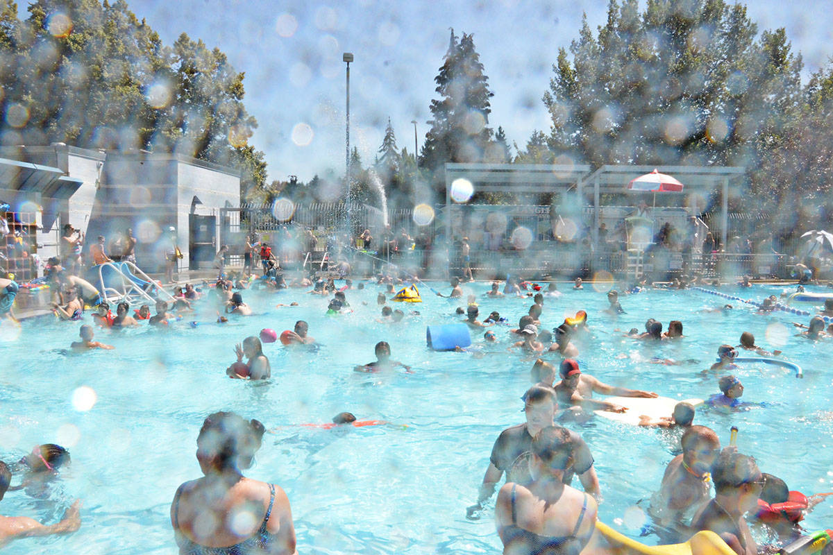 12729068_web1_180714-LAD-LegendaryWaterfight_10