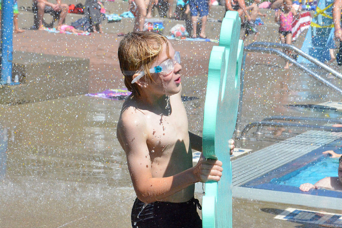 12729068_web1_180714-LAD-LegendaryWaterfight_13