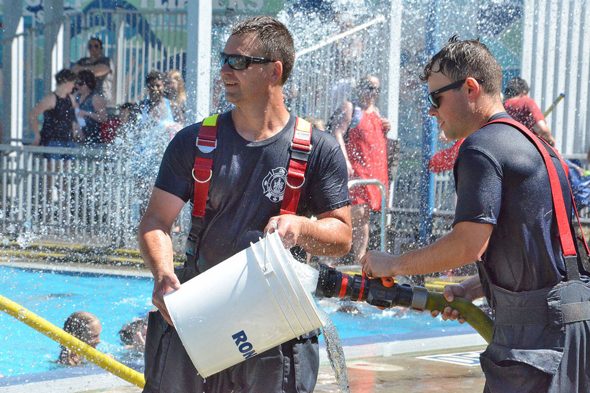 12729068_web1_180714-LAD-LegendaryWaterfight_14