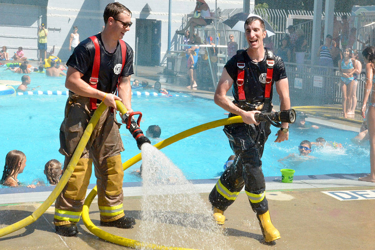 12729068_web1_180714-LAD-LegendaryWaterfight_15
