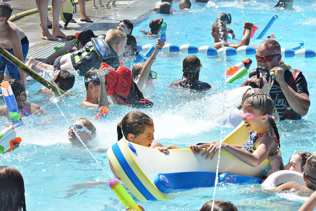 12729068_web1_180714-LAD-LegendaryWaterfight_2