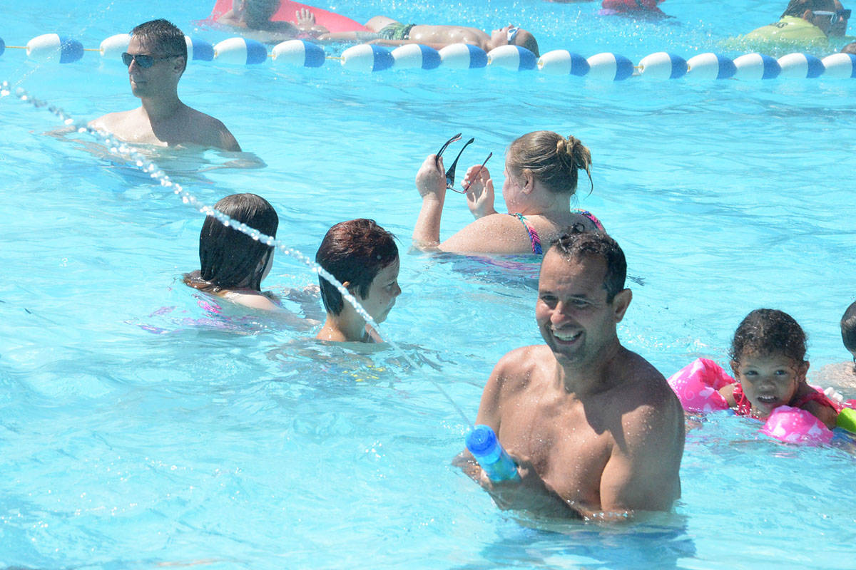 12729068_web1_180714-LAD-LegendaryWaterfight_3