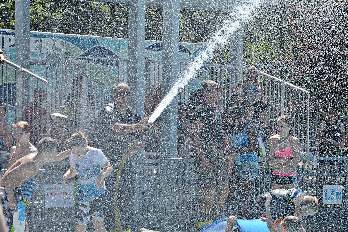 12729068_web1_180714-LAD-LegendaryWaterfight_5