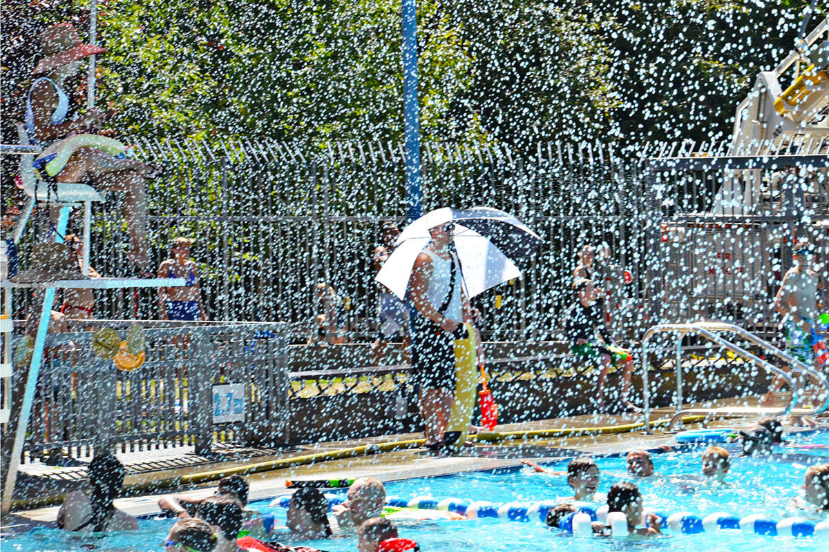 12729068_web1_180714-LAD-LegendaryWaterfight_7
