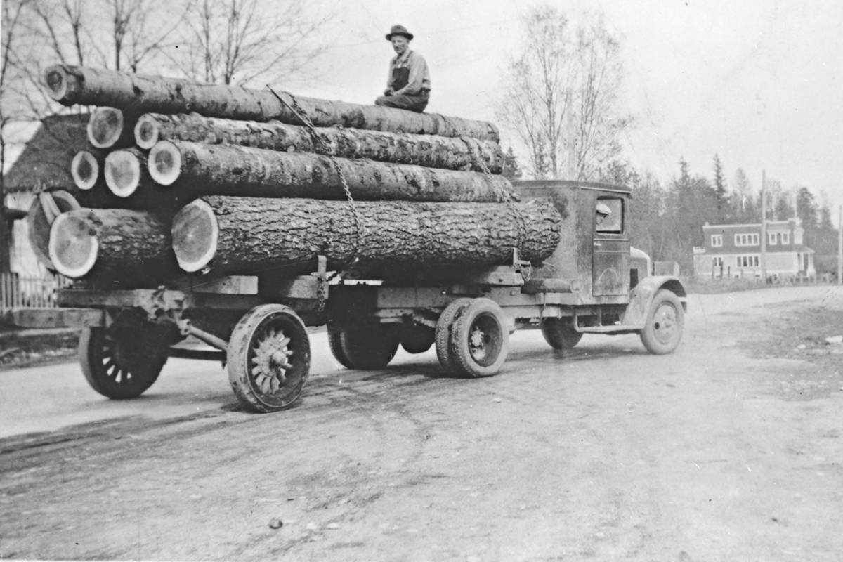 13080671_web1_copy_180808-LAD-ThrowbackLoggingTruck