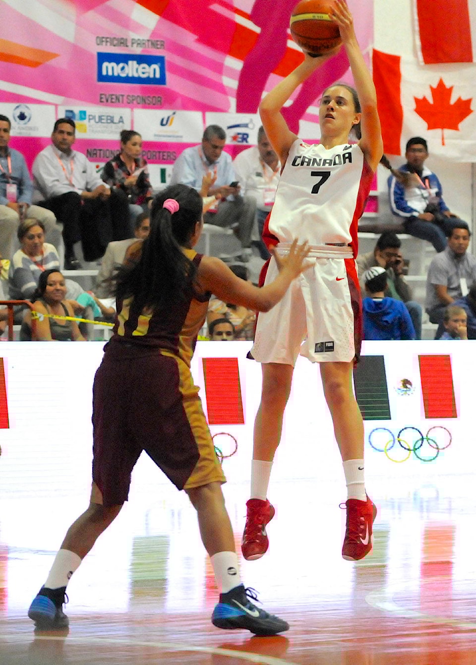 13260249_web1_180823-LAD-LousieForsythBball_2