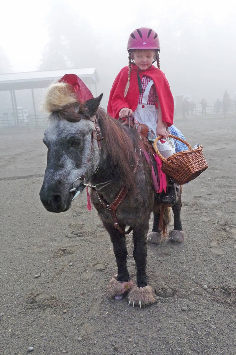 14062402_web1_181020-LAT-Halloween-on-horseback-little-red-riding-hood
