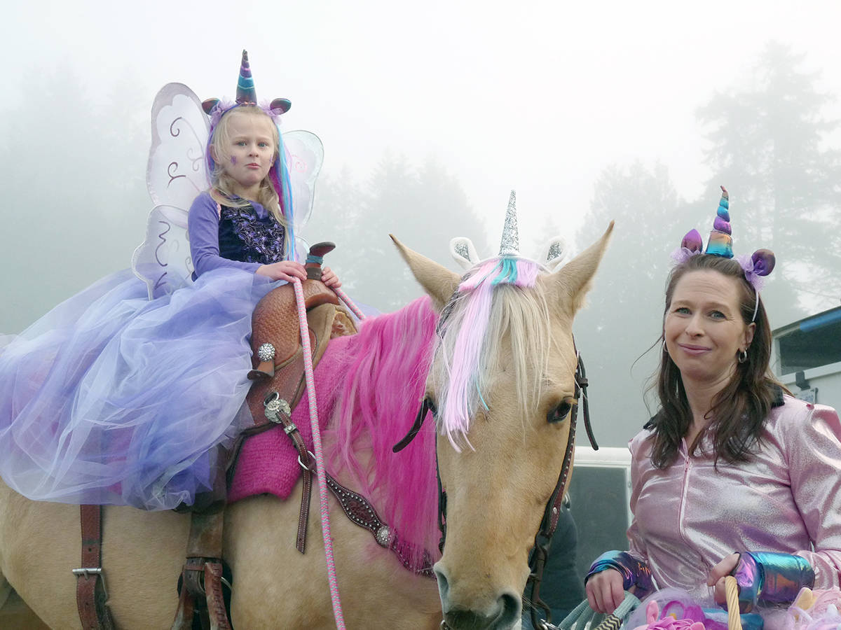 14062402_web1_copy_181020-LAT-Halloween-on-horseback-Unicorn