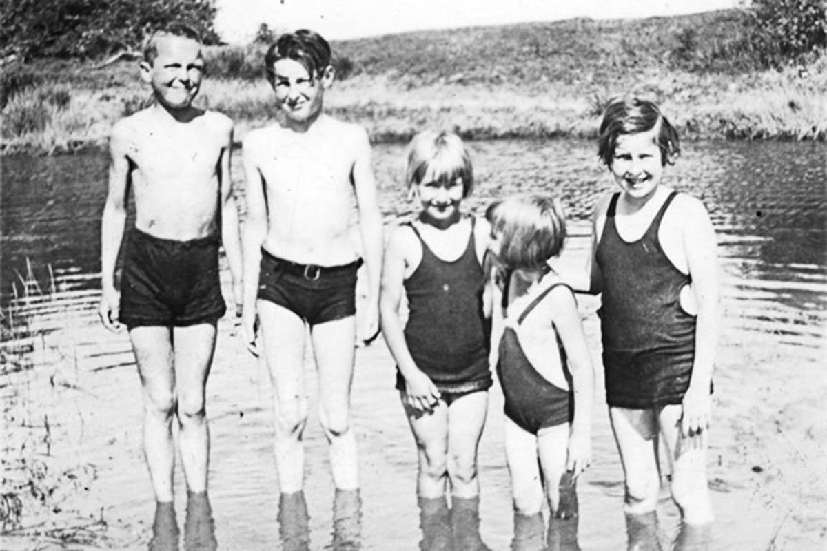 14225340_web1_copy_181030-LAD-SalmonRiverSwim