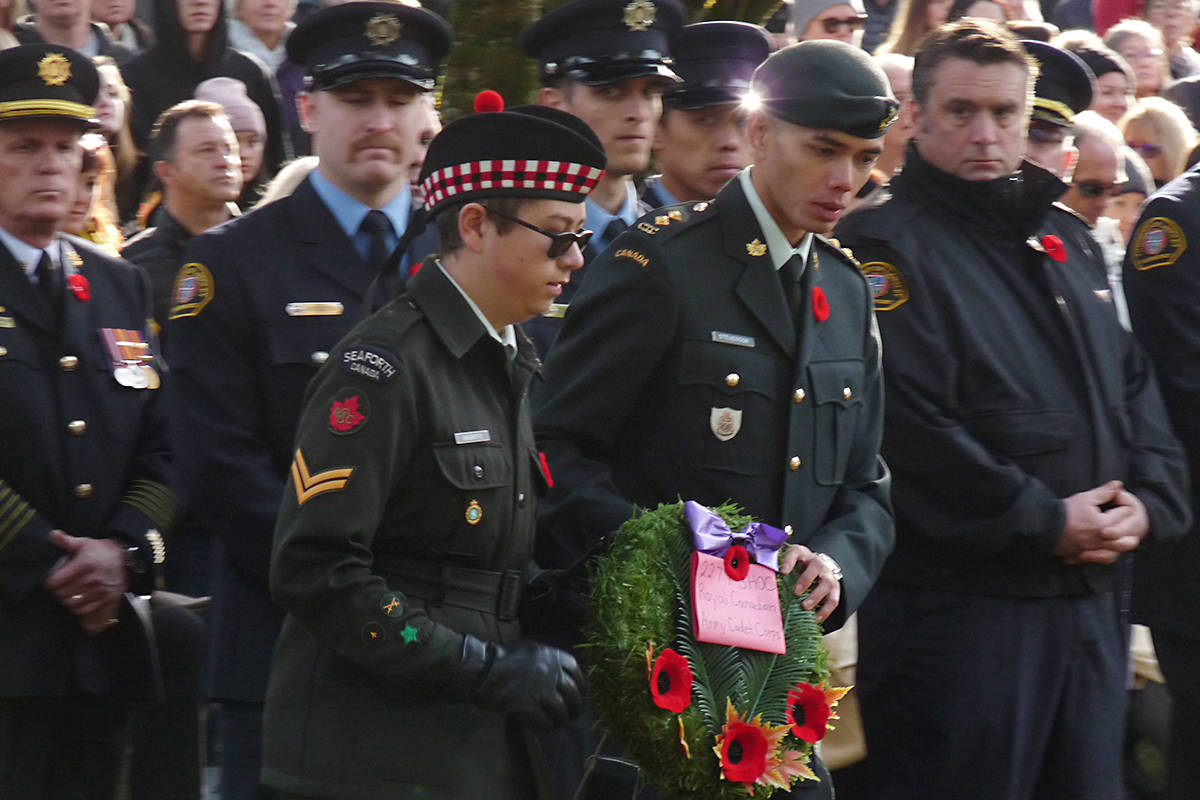 14353131_web1_181111-LAT-Fort-Langley-remembrance-day-5