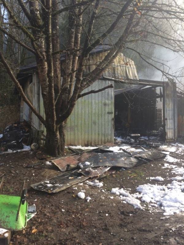 14358017_web1_181112-LAT-LAD-barn-fire-3