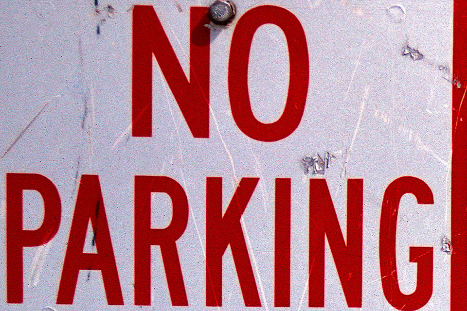 15269805_web1_parking-sign11-T