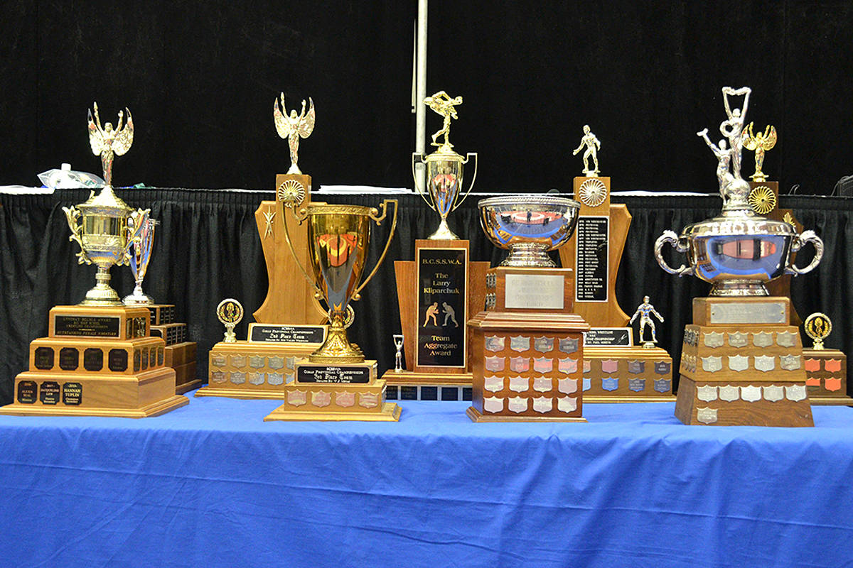 15609203_web1_Wresting-trophies