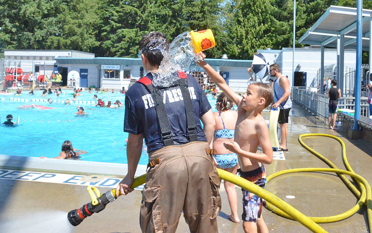 7725712_web1_170715-LAD-LegendaryWaterfight_13