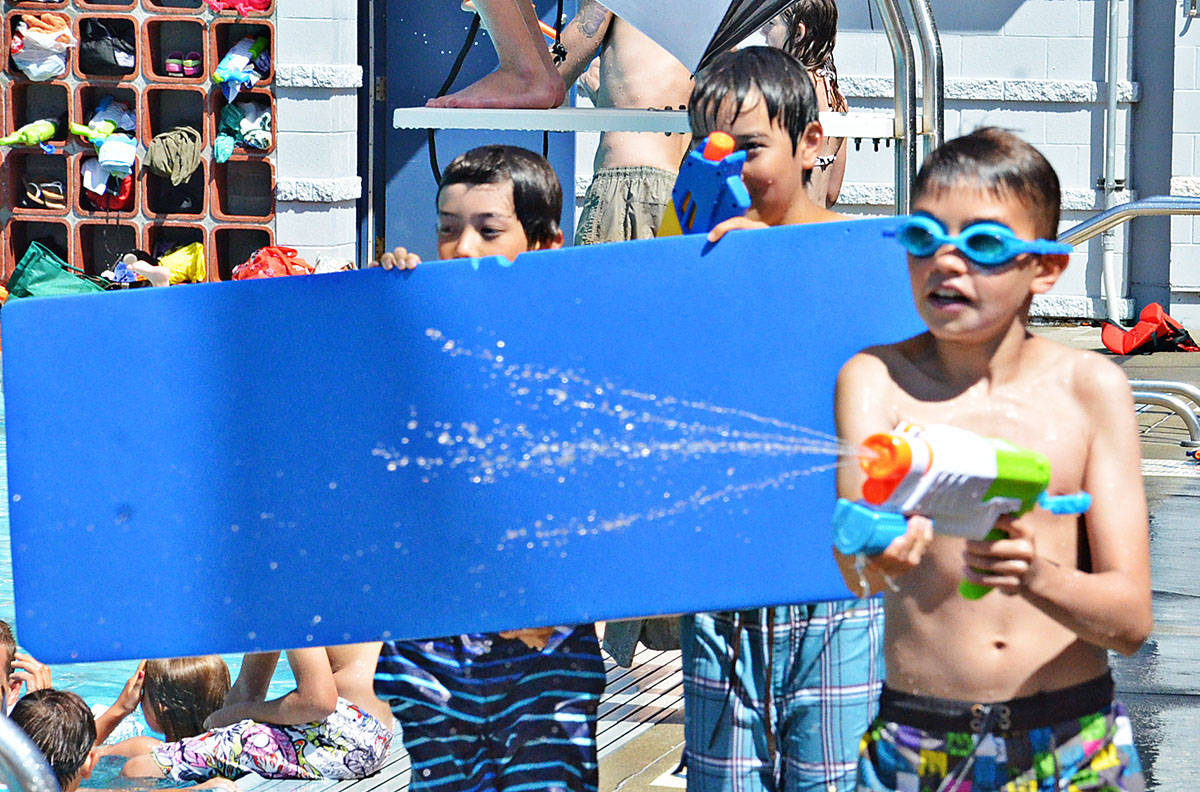 7725712_web1_170715-LAD-LegendaryWaterfight_14