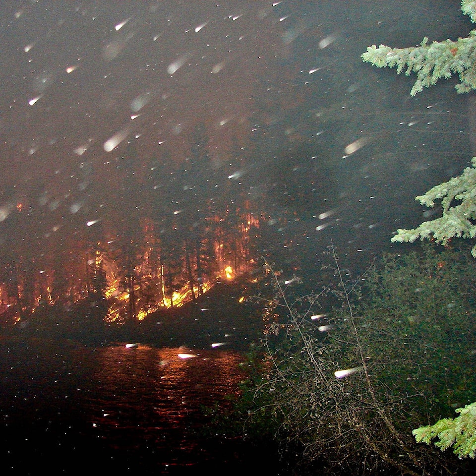 7780943_web1_fireC