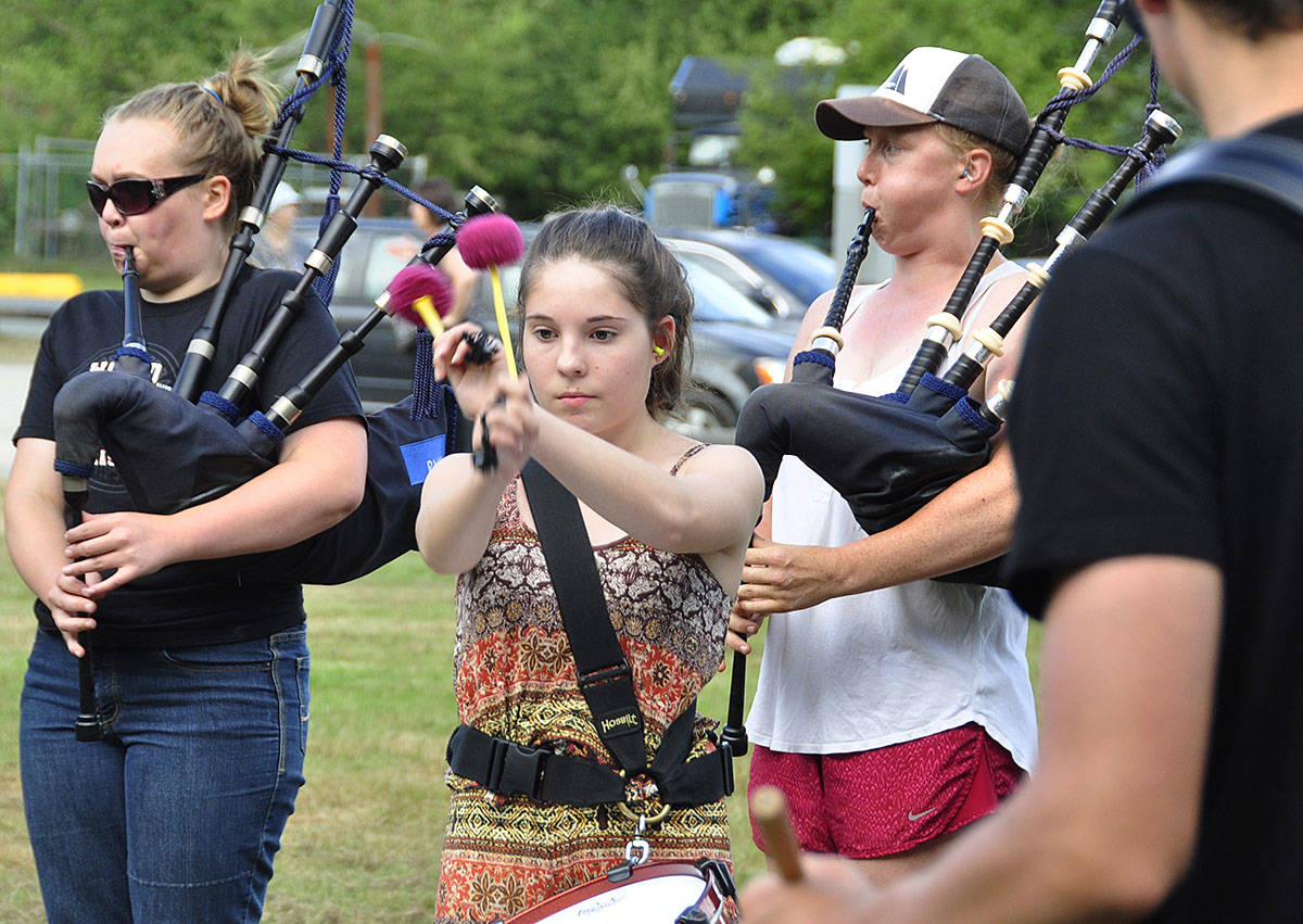 7897518_web1_170728-LAD-SiblingPipeBand_1