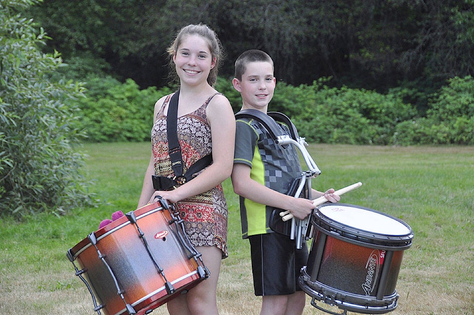 7897518_web1_copy_170728-LAD-SiblingPipeBand_2