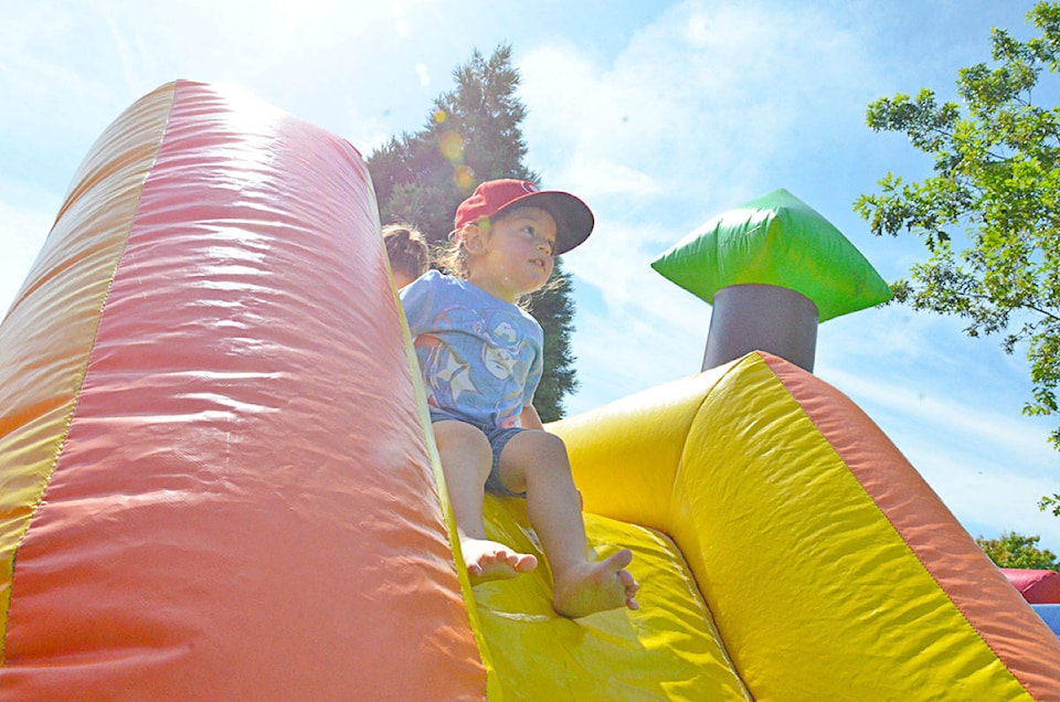 8176340_web1_copy_170820-LAD-JewishCommunityDay_1