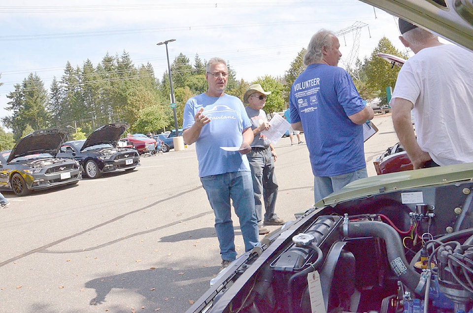 8176483_web1_170820-LAD-MustangRoundUpCarShow_12
